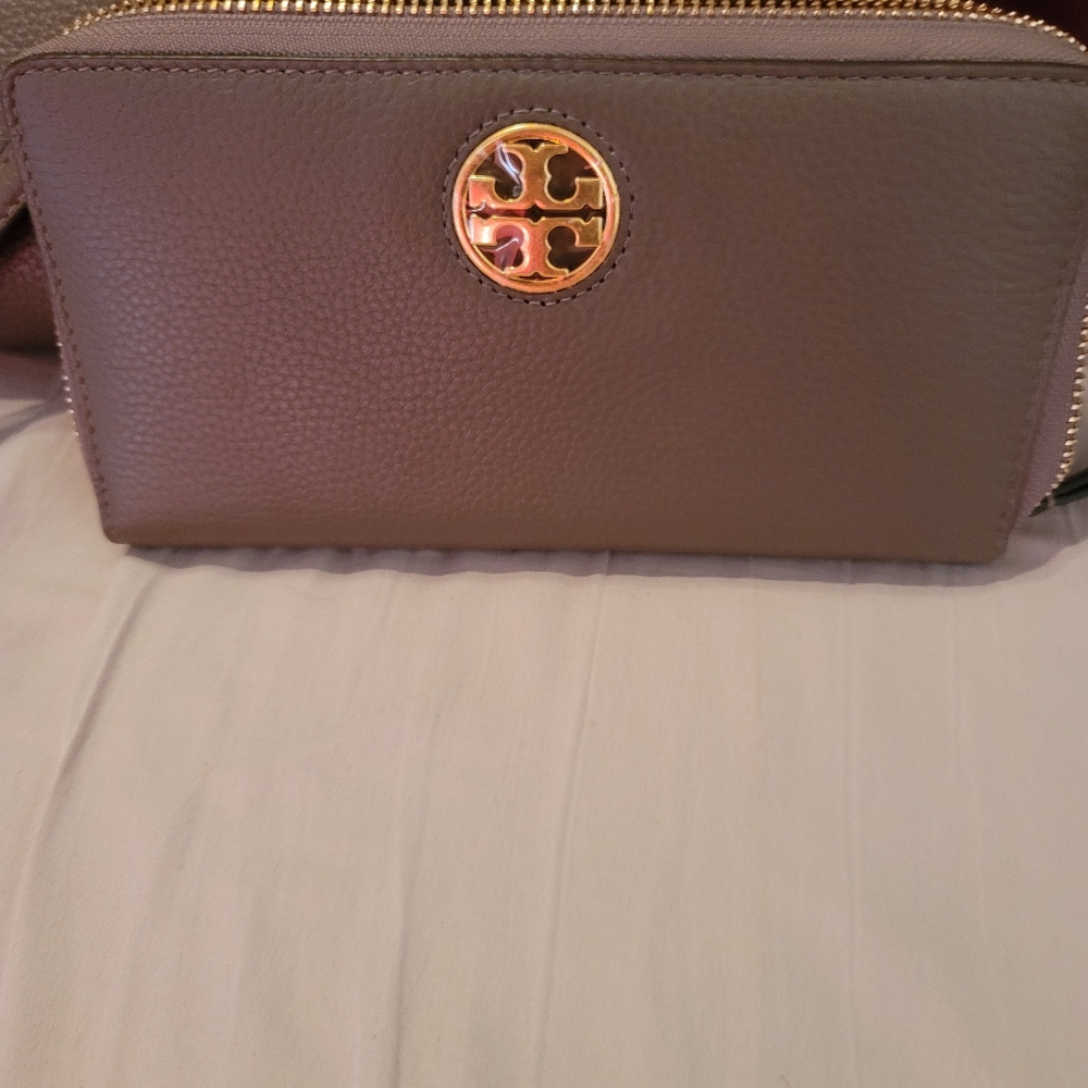 Tory burch wallet